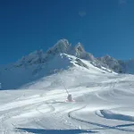 & Merilys Méribel