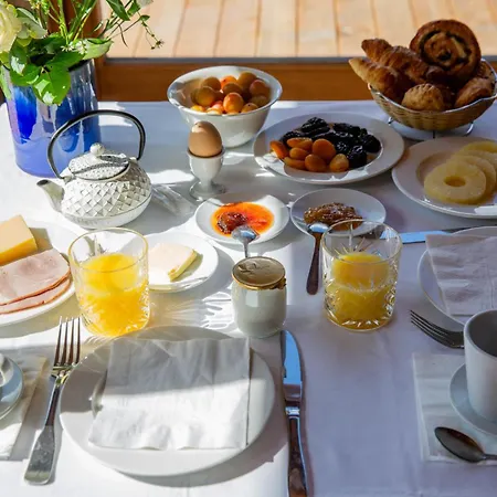 Hotel & Merilys 3*